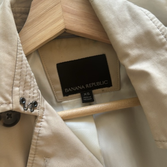 Banana Republic tan trench coat - Picture 8 of 8